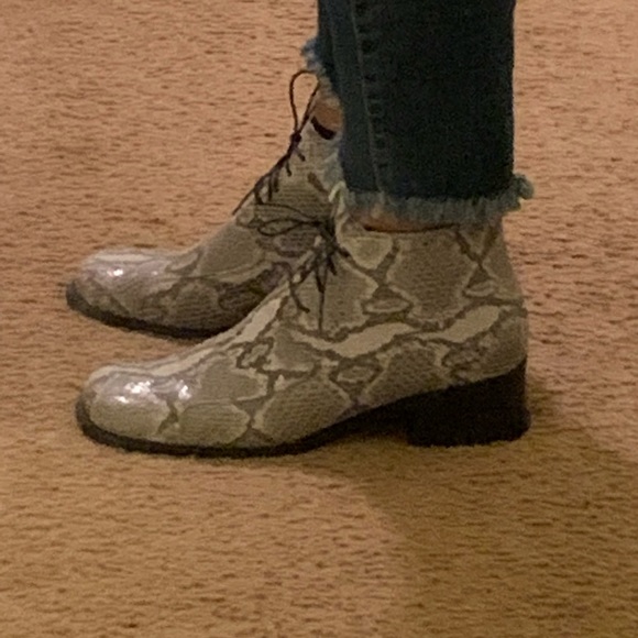 Vintage Henry Ferrera Snake Print Ankle Boots size 10 - Picture 6 of 16